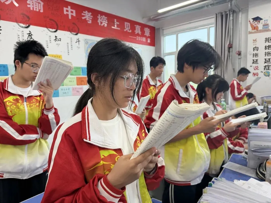 倒计时十天 晨读砺锋芒——成功中考二校全力冲刺中考-第13张图片-四季读书网