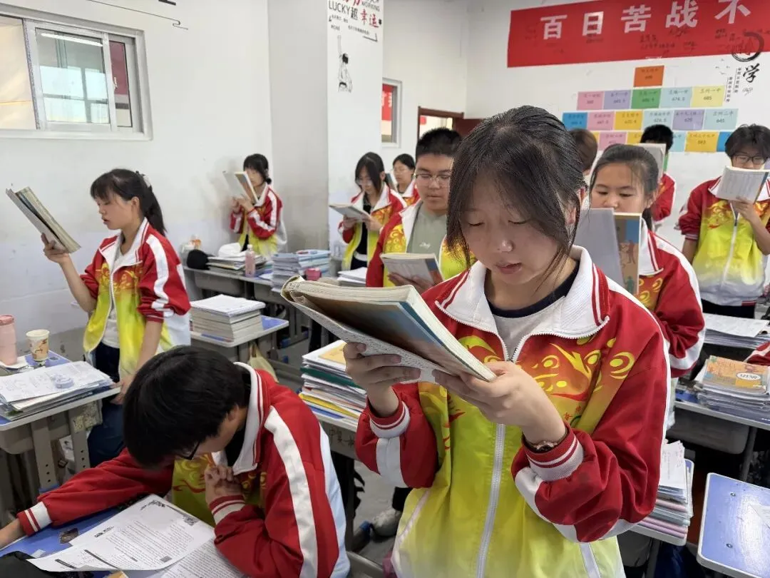 倒计时十天 晨读砺锋芒——成功中考二校全力冲刺中考-第14张图片-四季读书网
