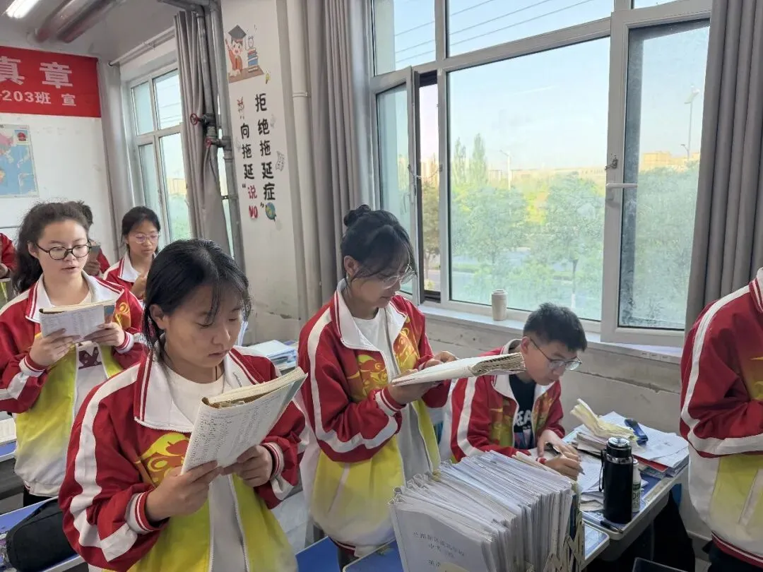 倒计时十天 晨读砺锋芒——成功中考二校全力冲刺中考-第15张图片-四季读书网