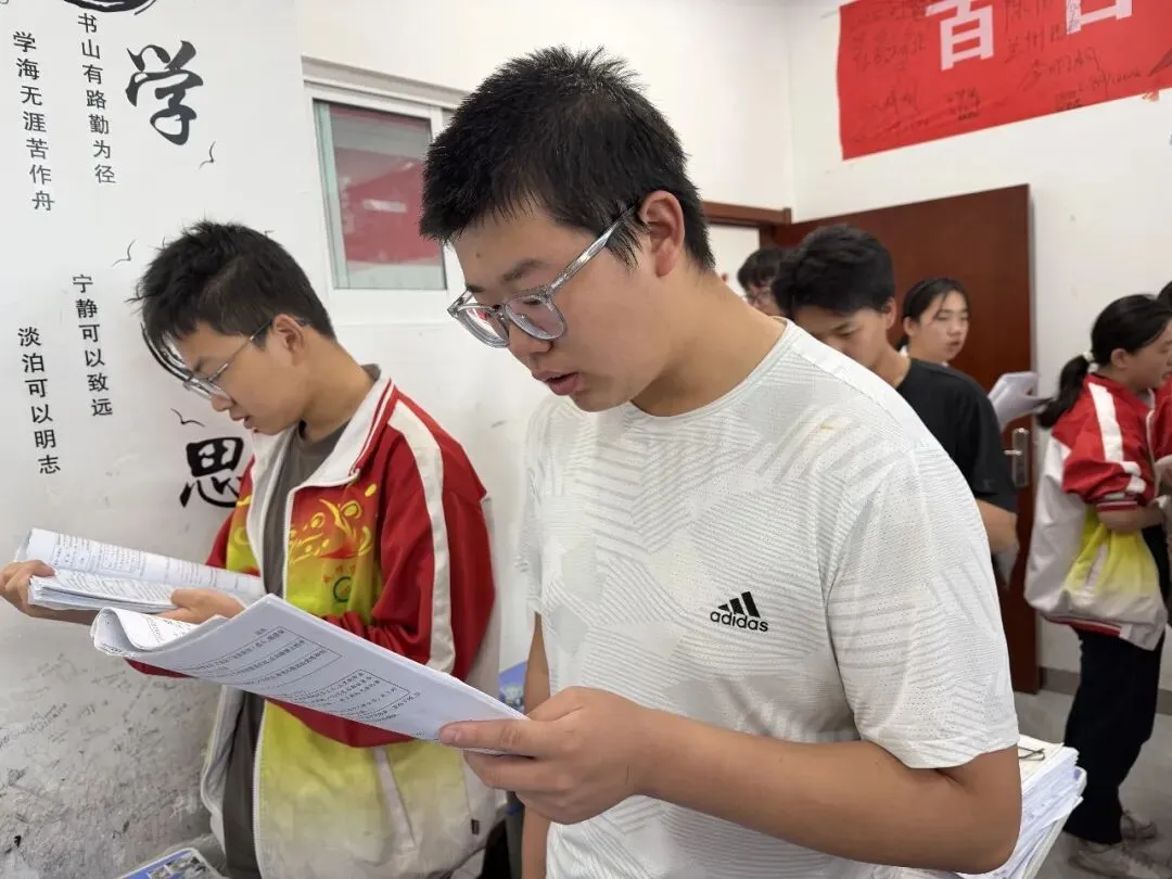 倒计时十天 晨读砺锋芒——成功中考二校全力冲刺中考-第18张图片-四季读书网