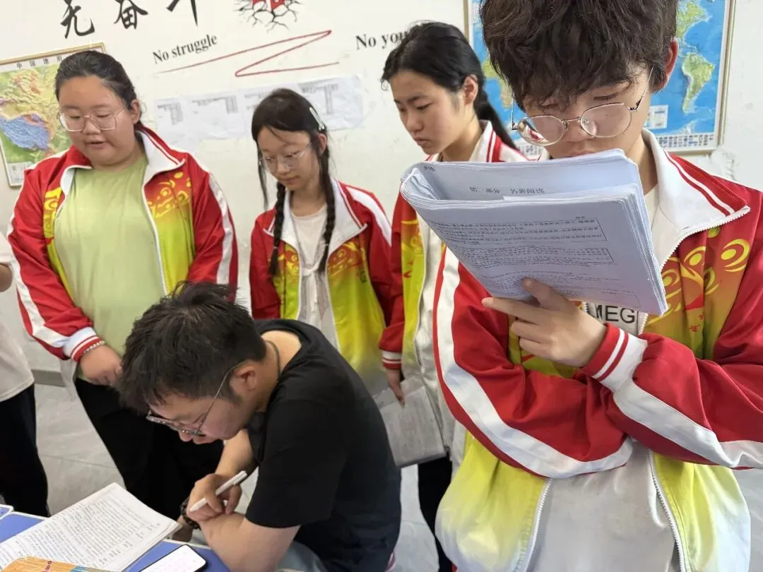 倒计时十天 晨读砺锋芒——成功中考二校全力冲刺中考-第20张图片-四季读书网