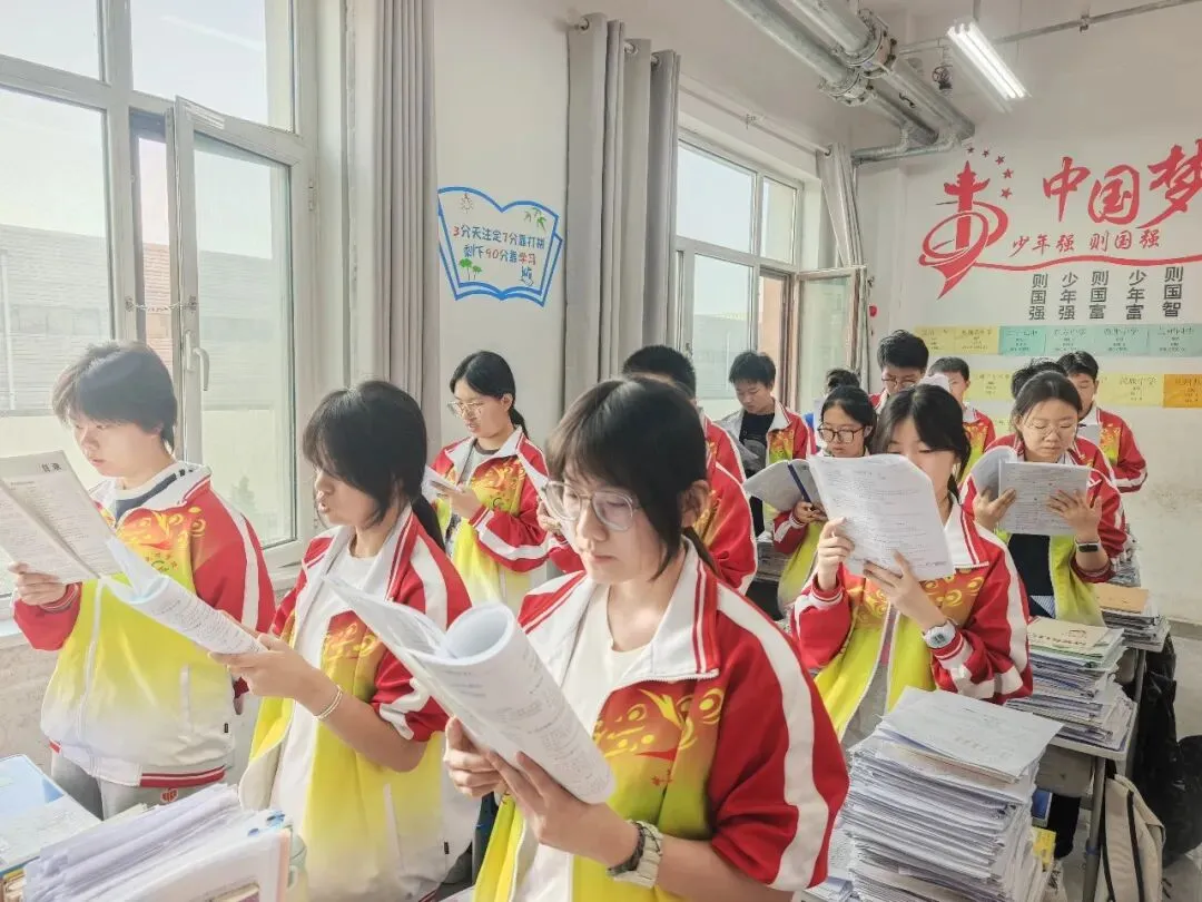 倒计时十天 晨读砺锋芒——成功中考二校全力冲刺中考-第24张图片-四季读书网