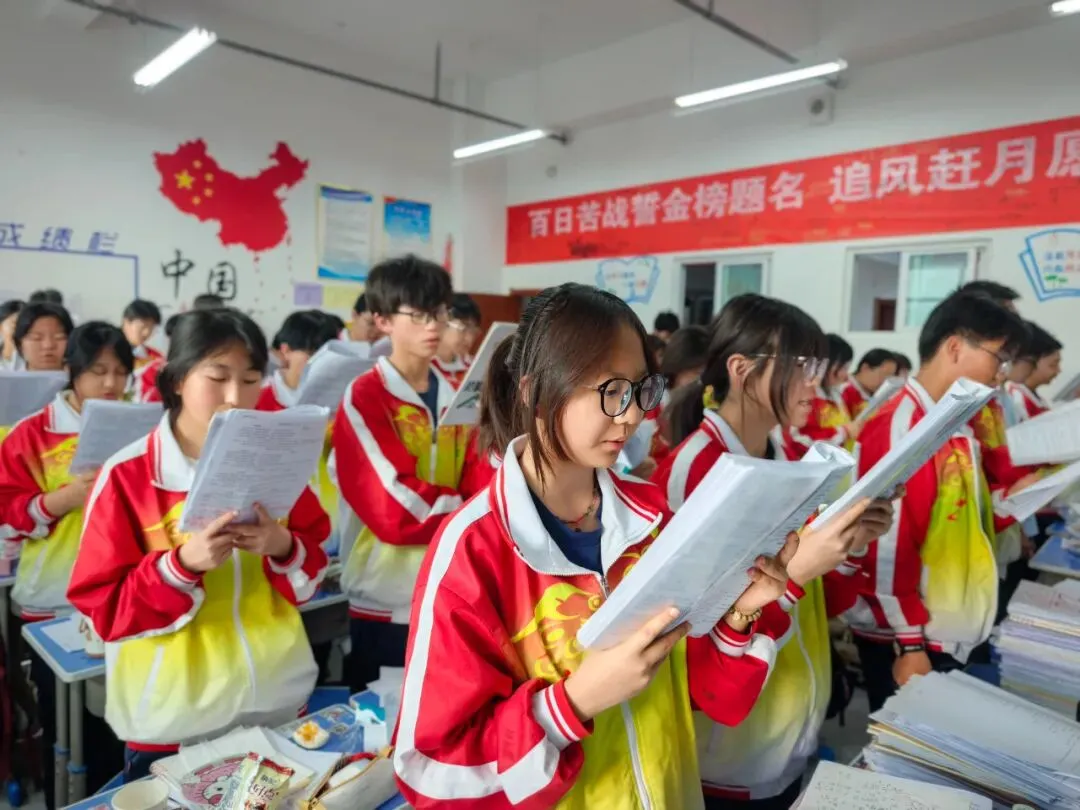倒计时十天 晨读砺锋芒——成功中考二校全力冲刺中考-第25张图片-四季读书网
