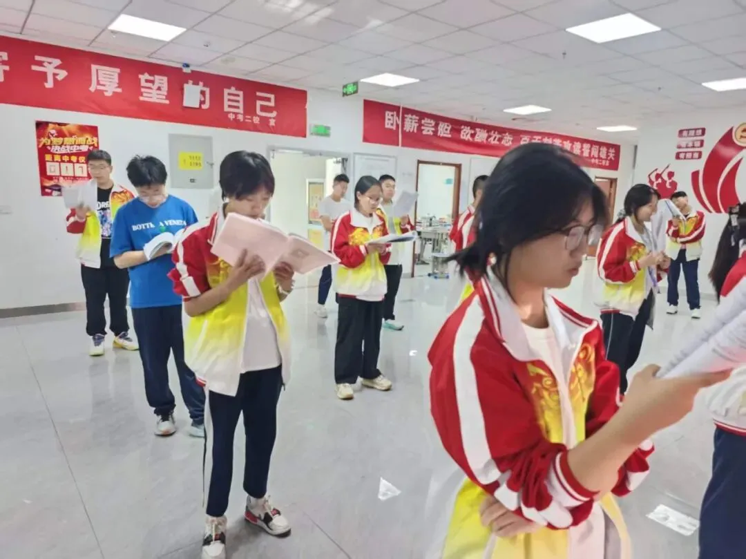 倒计时十天 晨读砺锋芒——成功中考二校全力冲刺中考-第34张图片-四季读书网