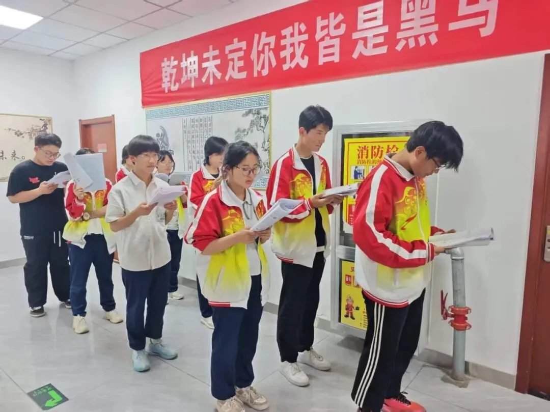 倒计时十天 晨读砺锋芒——成功中考二校全力冲刺中考-第35张图片-四季读书网
