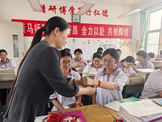腕载厚望 圆梦中考——高庄街道中心中学九年级(1)班-第1张图片-四季读书网