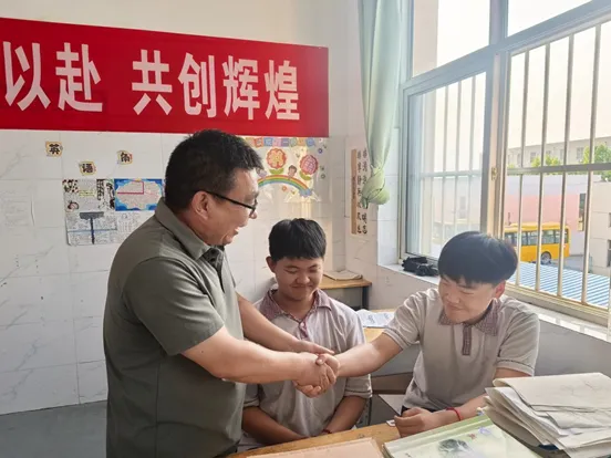 腕载厚望 圆梦中考——高庄街道中心中学九年级(1)班-第4张图片-四季读书网