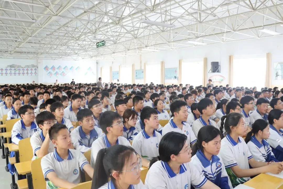 减压赋能迎中考 轻松心态赴征程——临泽县开展青少年“12355护航成长·轻松备考”主题讲座-第7张图片-四季读书网