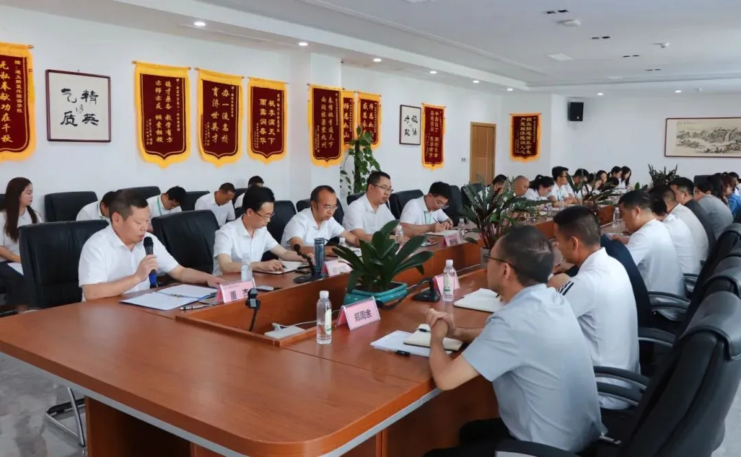 联隅共商治学,聚力护航中考—遵义市播州区南白初级中学莅临我校开展复习交流活动-第2张图片-四季读书网