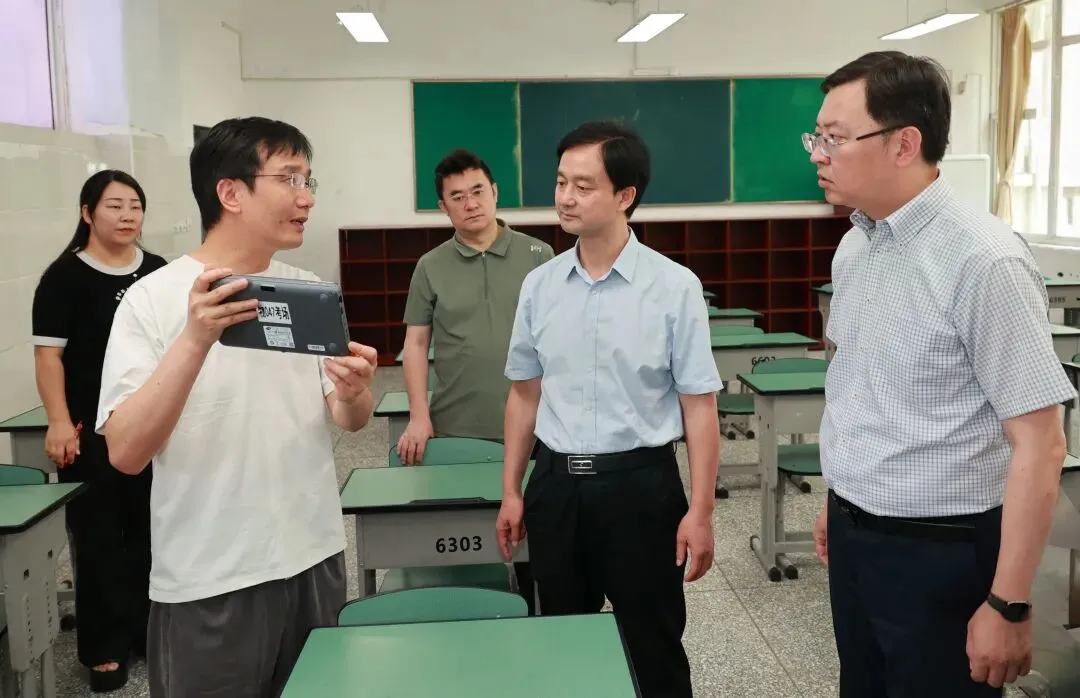 都江堰市领导检查全市2026年高考中考备考工作-第3张图片-四季读书网