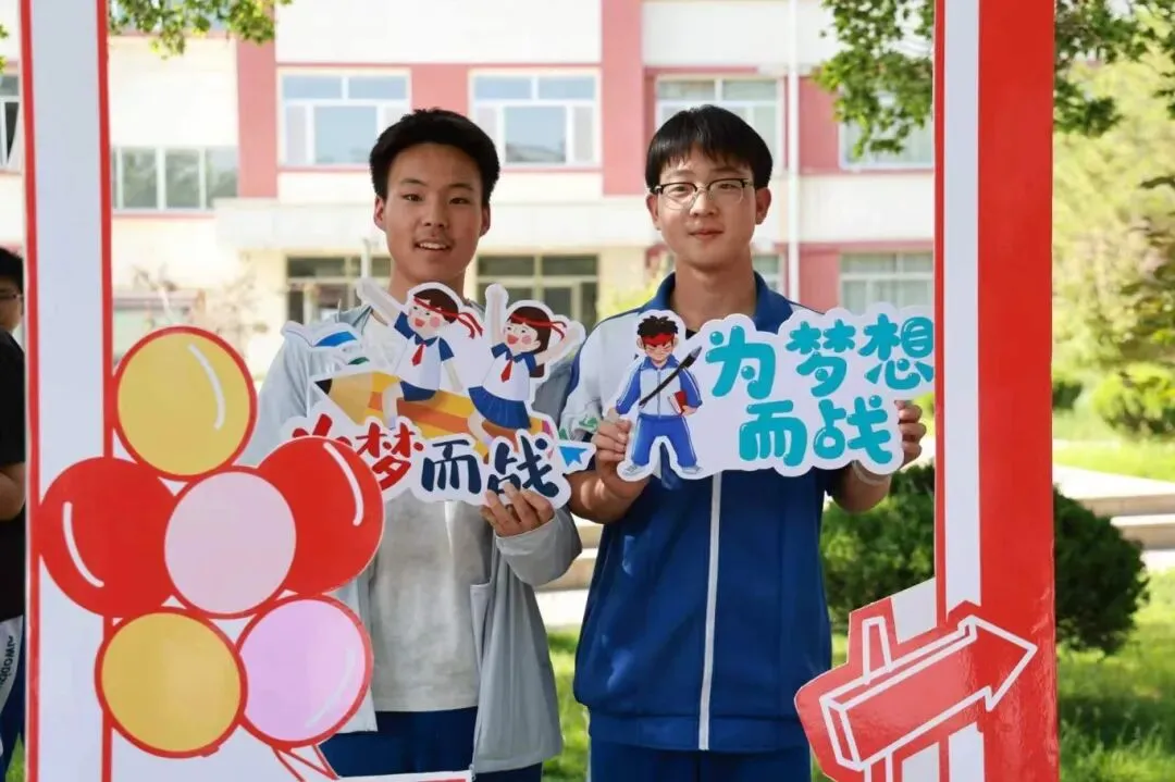 释放压力助备考,凝心聚力迎中考—— 银川市第十八中学开展初三考前心理游园减压活动-第12张图片-四季读书网