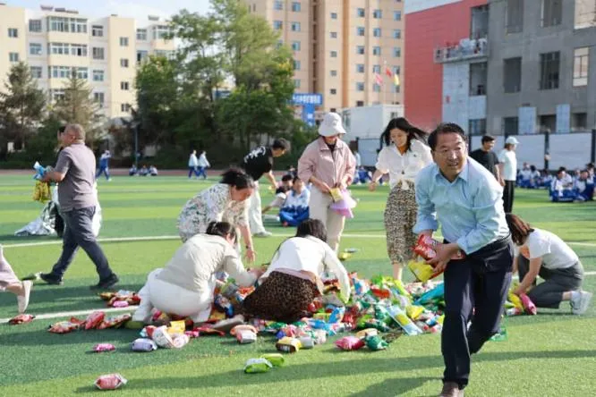 释放压力助备考,凝心聚力迎中考—— 银川市第十八中学开展初三考前心理游园减压活动-第29张图片-四季读书网