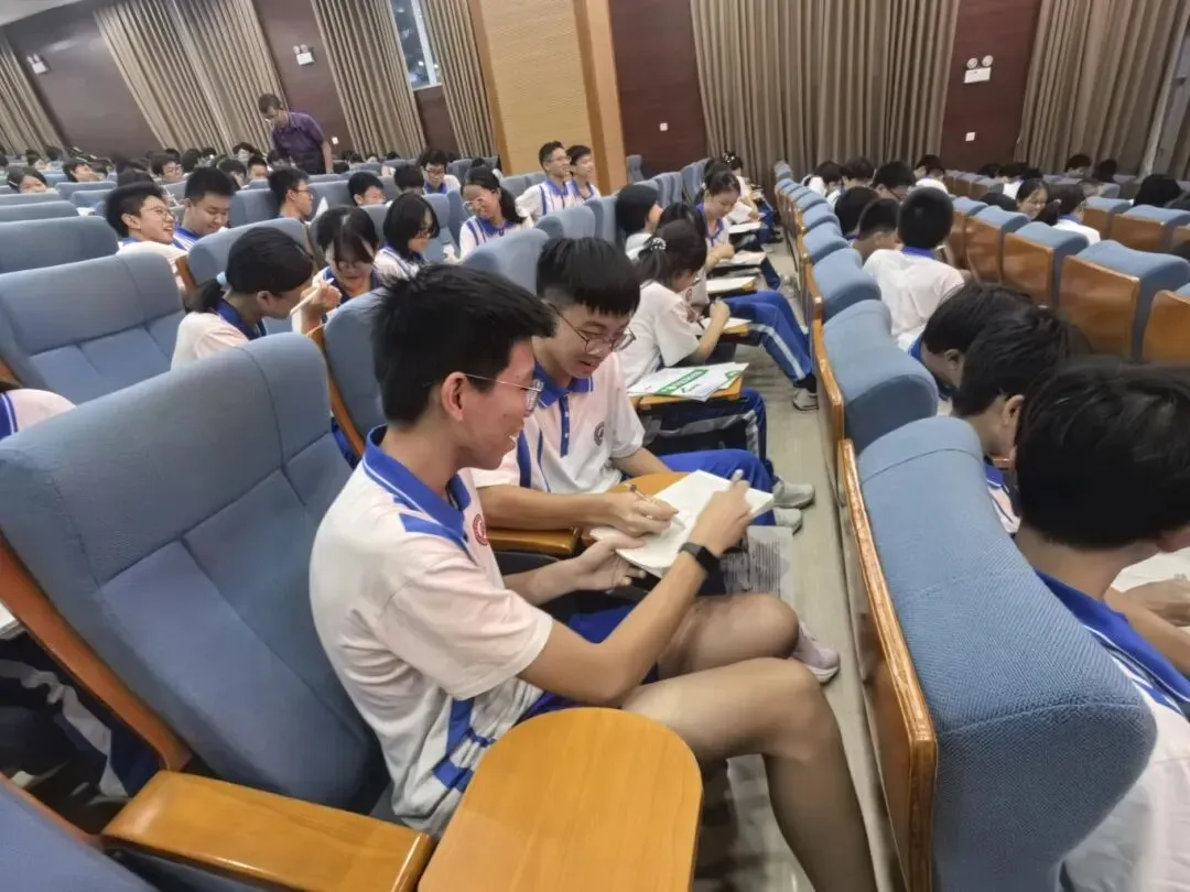 横渡中考长河,赋能从容应考|庆丰实验学校初三考前心理减压讲座-第11张图片-四季读书网