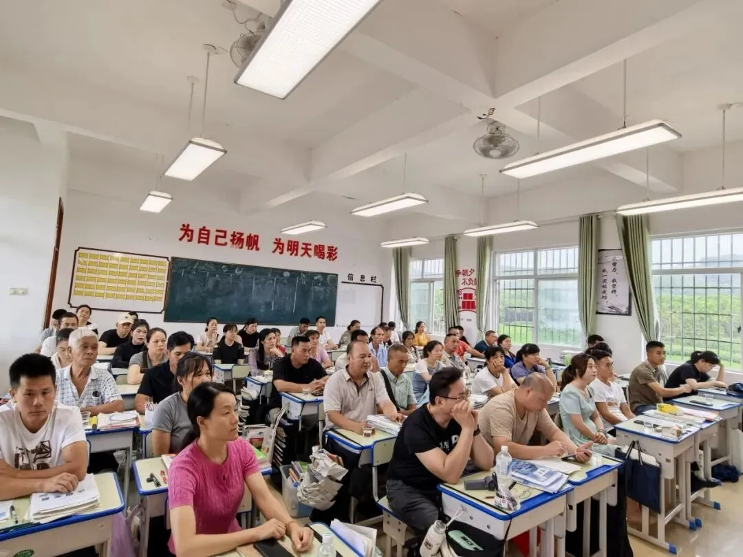 凝心聚力 共赴中考——象州县民族中学九年级家长会圆满召开-第35张图片-四季读书网