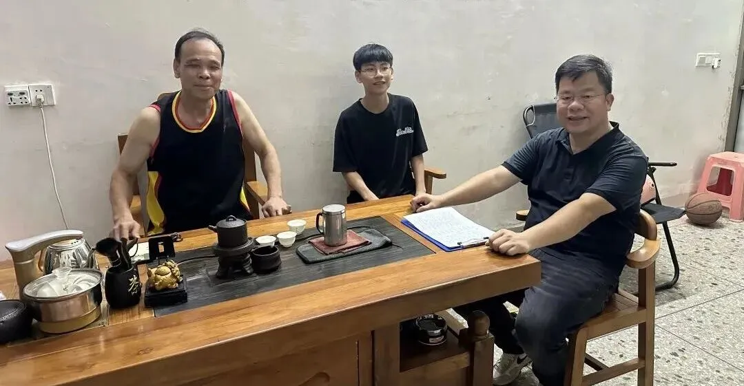 暖心家访送助力,家校携手护中考——油溪中学开展九年级家访活动-第3张图片-四季读书网