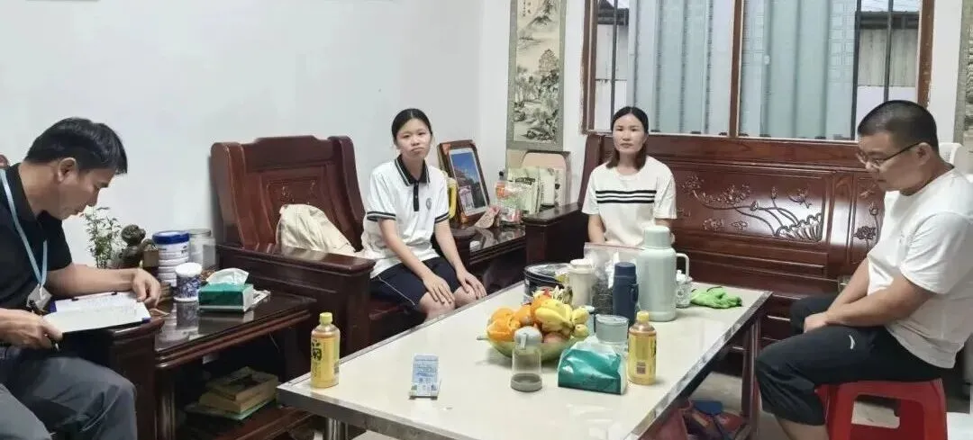暖心家访送助力,家校携手护中考——油溪中学开展九年级家访活动-第4张图片-四季读书网