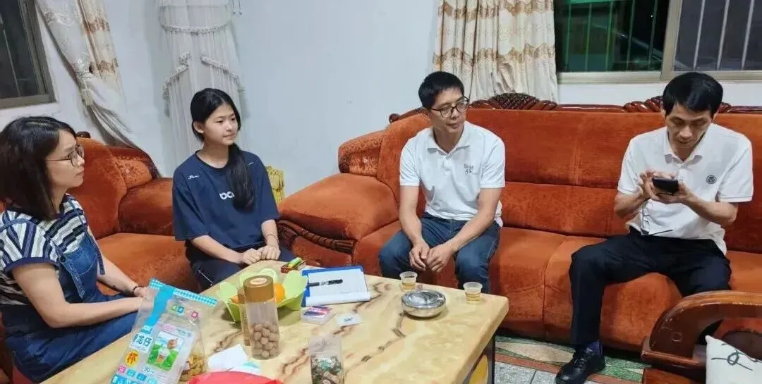 暖心家访送助力,家校携手护中考——油溪中学开展九年级家访活动-第14张图片-四季读书网