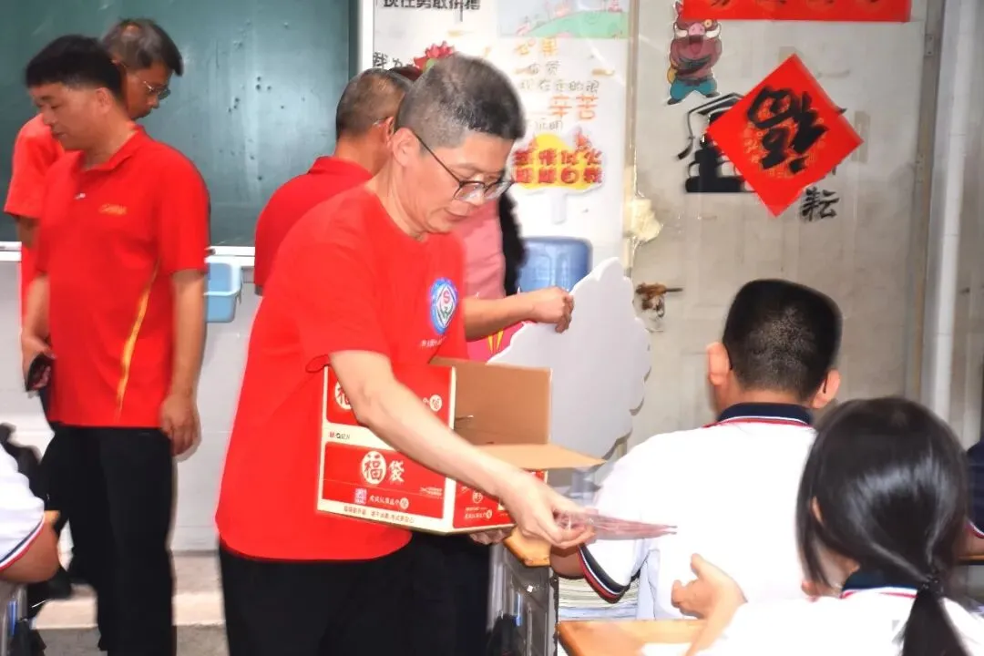 助力中考︱尚志中学校友总会91级94届校友分会为2026届尚志考生送祝福、添动力-第17张图片-四季读书网