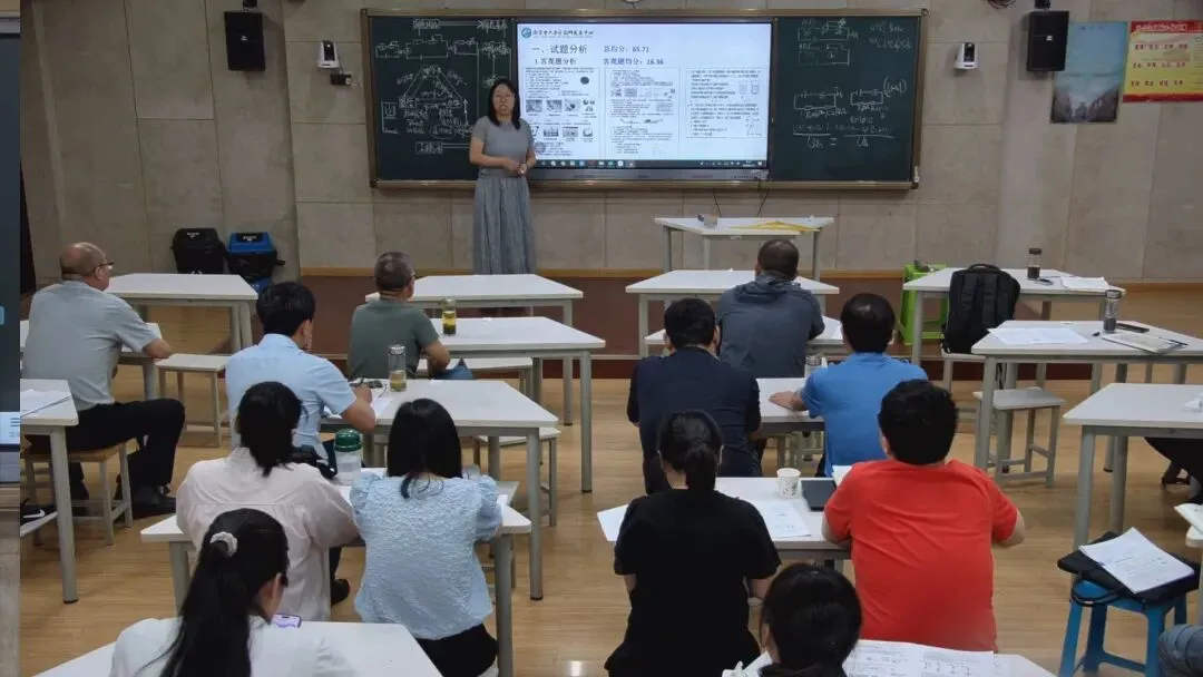 2026605六合区九年级试卷讲评课暨二模质量分析研讨活动纪实-第8张图片-四季读书网