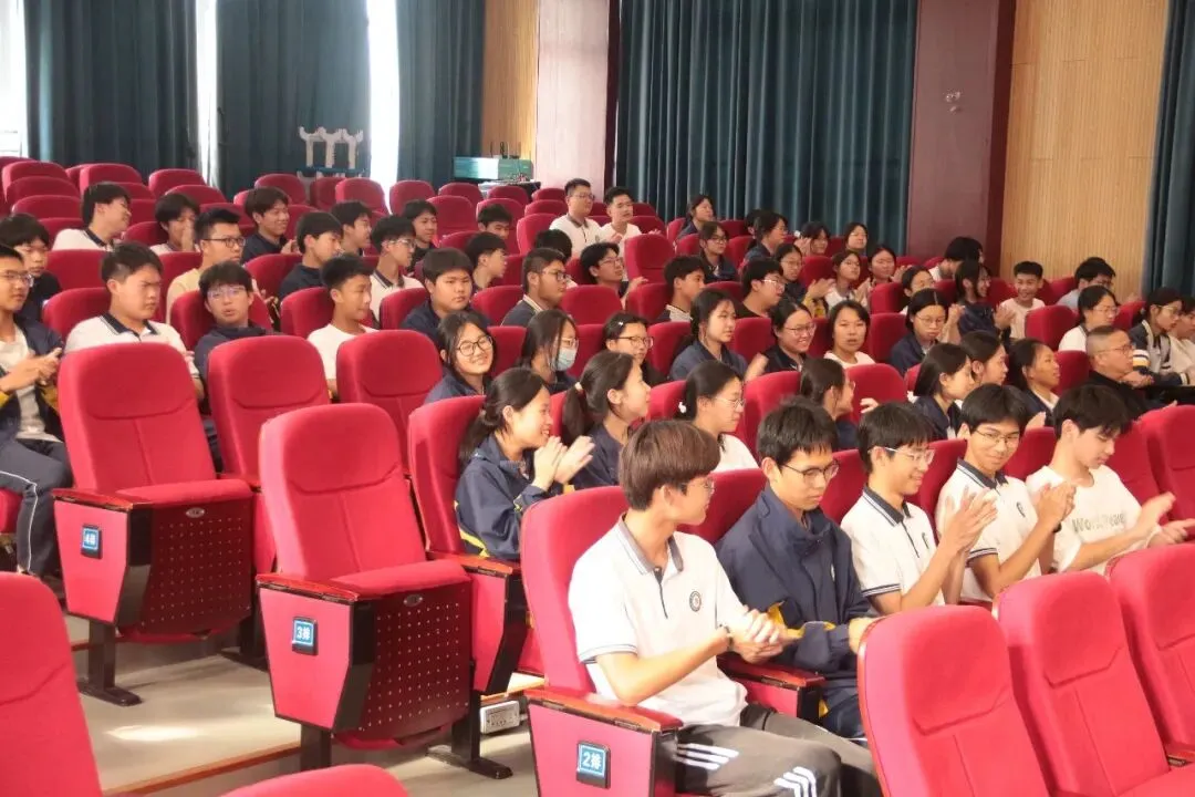 凝心聚力迎中考  表彰奋进启鹏程——灵溪镇渡龙学校九年级模考表彰大会-第12张图片-四季读书网