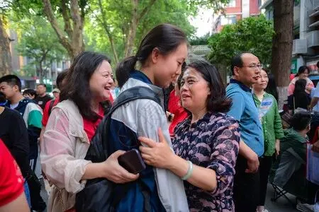 高考最磨人的不是试卷,是孩子无处安放的情绪-第3张图片-四季读书网 高考最磨人的不是试卷,是孩子无处安放的情绪-第3张图片-四季读书网