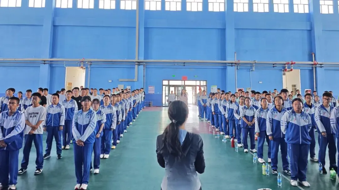 减压赋能轻装行 凝心聚力迎中考丨头屯河农场学校开展九年级减压团辅活动-第3张图片-四季读书网