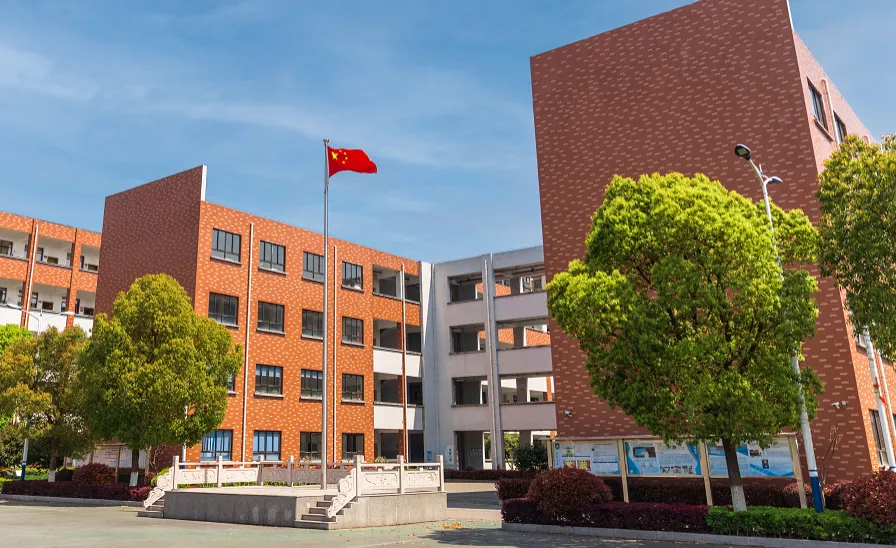决战中考,梦想起航; | 青云实验中学盛湖学校2027中考复读招生简章-第15张图片-四季读书网