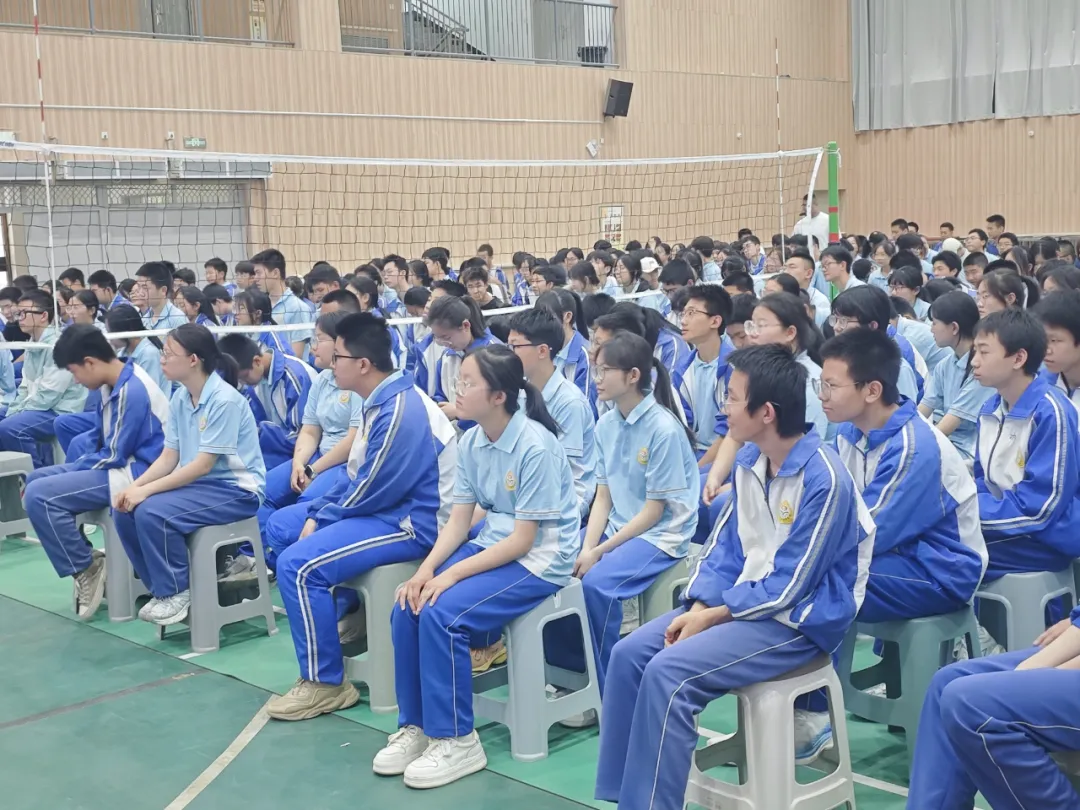 凝心聚力战中考,全力以赴赴征程——我校召开九年级中考冲刺动员大会-第3张图片-四季读书网