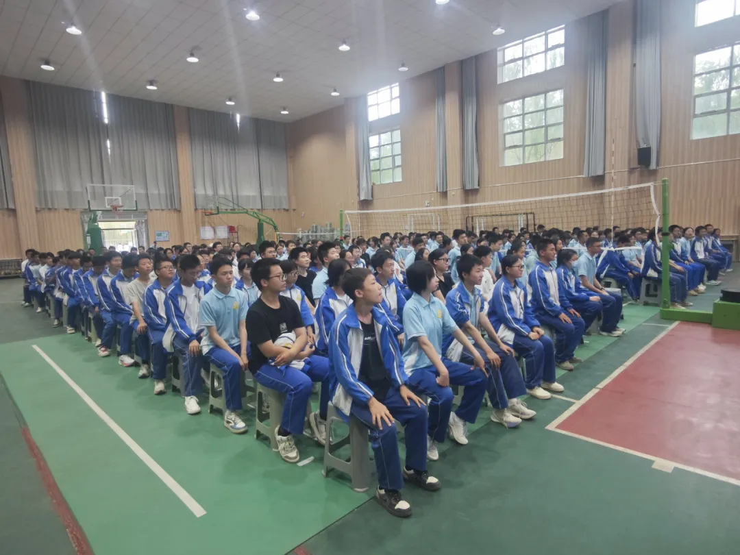 凝心聚力战中考,全力以赴赴征程——我校召开九年级中考冲刺动员大会-第6张图片-四季读书网
