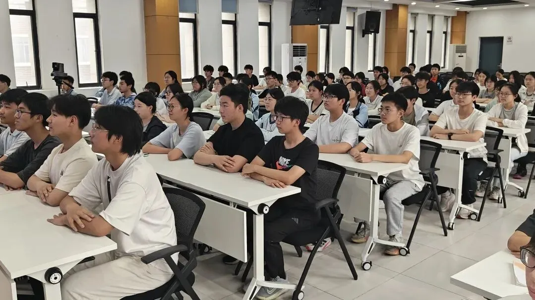【润泽玉中】仲夏蓄力迎中考,家校同心启新程——南师玉中2025~2026学年第二学期第三期家长学校暨备考专题讲座圆满-第34张图片-四季读书网