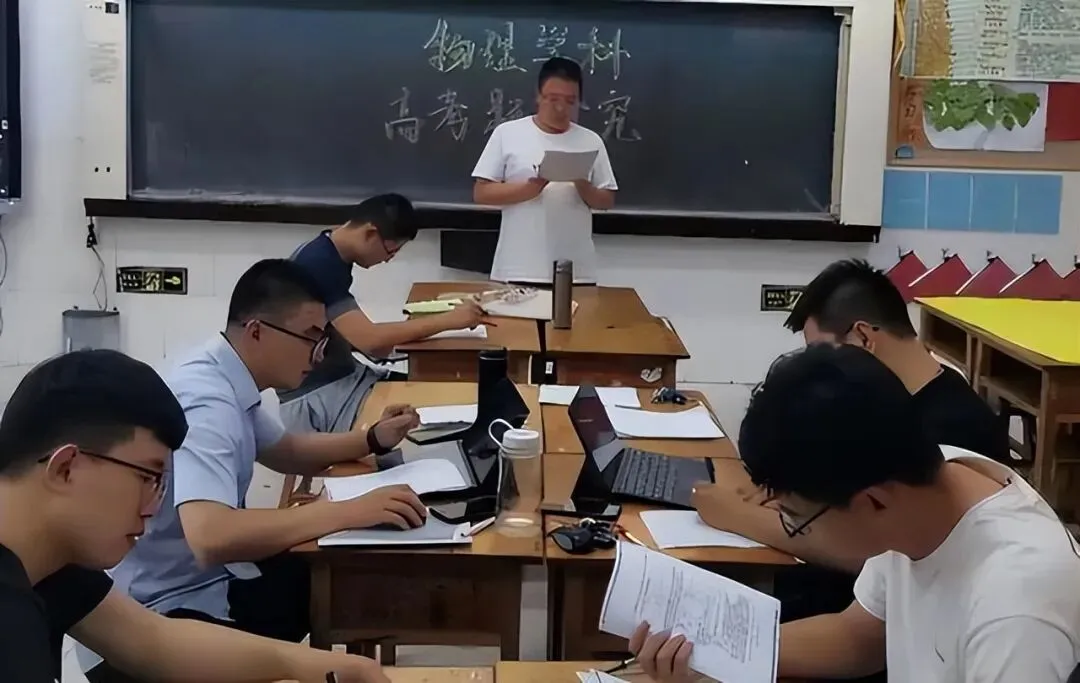 高考试卷安保到底有多硬核?规格远超运钞车,全程堪比绝密军事任务-第2张图片-四季读书网