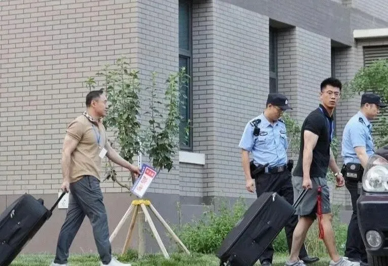 高考试卷安保到底有多硬核?规格远超运钞车,全程堪比绝密军事任务-第5张图片-四季读书网