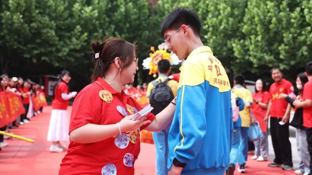 【2026驰骋中考1️⃣】休整蓄锋芒!英华初三勇士归来,秣马厉兵战-第20张图片-四季读书网