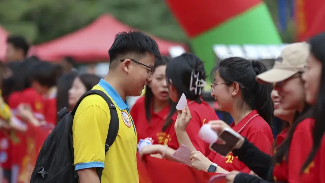 【2026驰骋中考1️⃣】休整蓄锋芒!英华初三勇士归来,秣马厉兵战-第118张图片-四季读书网