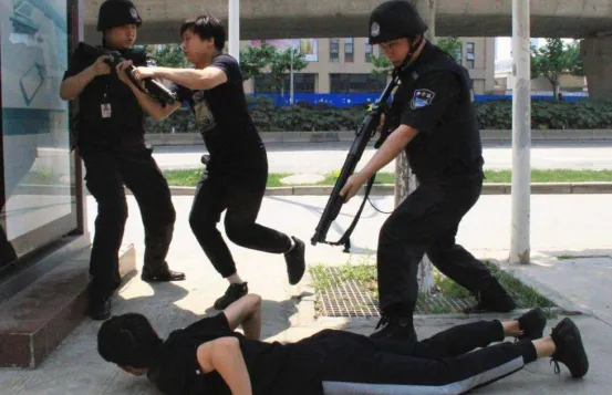 抢高考试卷和抢运钞车哪个罪更重?-第5张图片-四季读书网