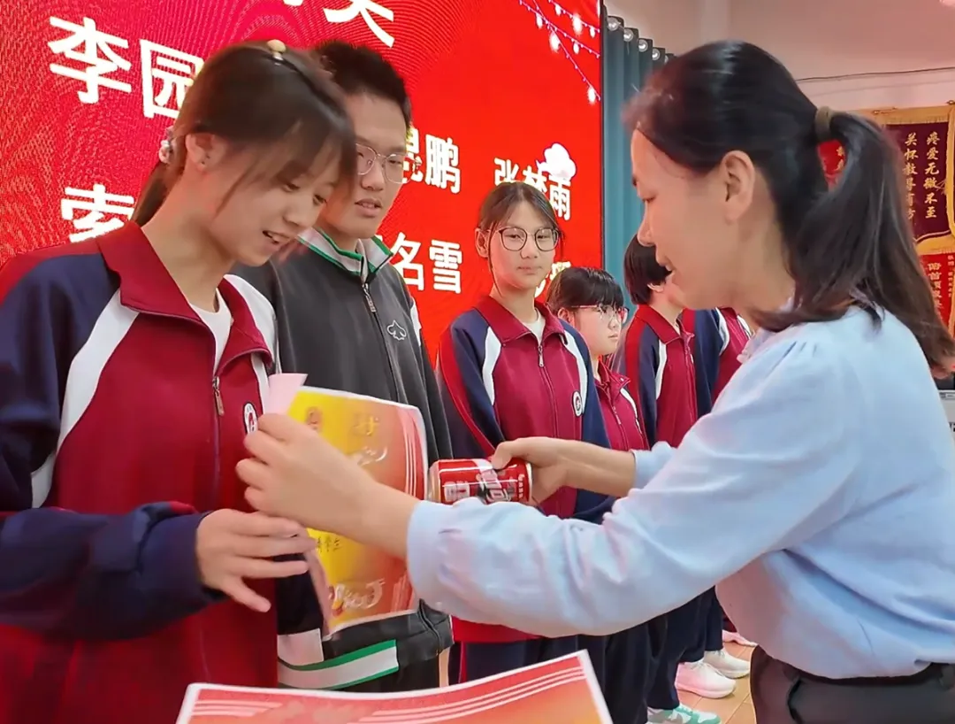逐光而行,剑指中考|世骅学本九年级模拟考表彰大会圆满落幕-第17张图片-四季读书网