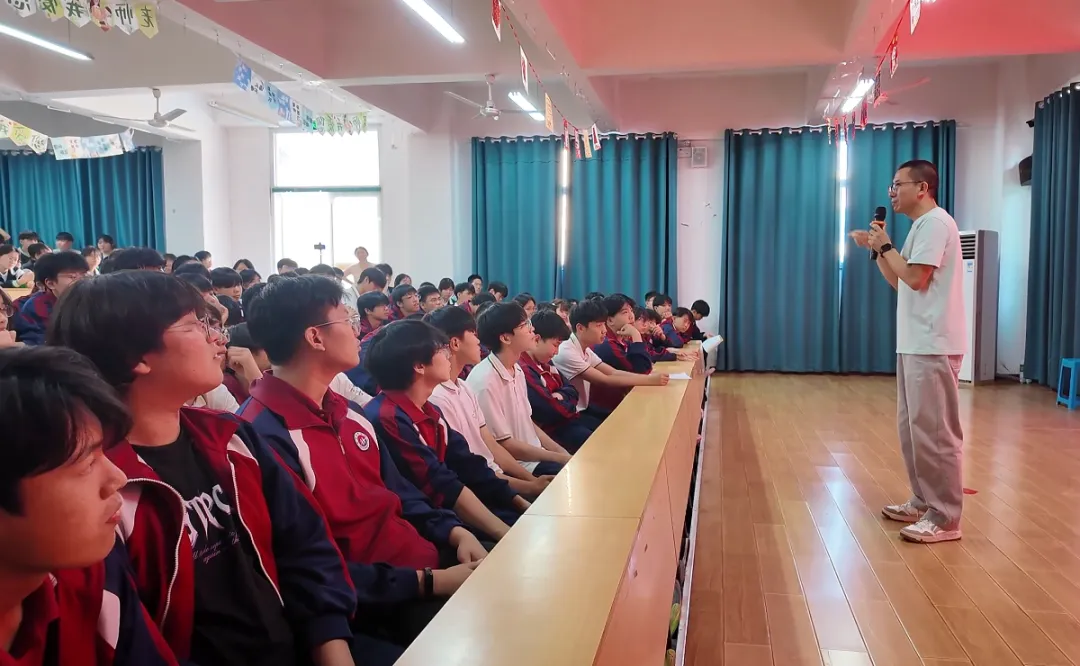 逐光而行,剑指中考|世骅学本九年级模拟考表彰大会圆满落幕-第40张图片-四季读书网