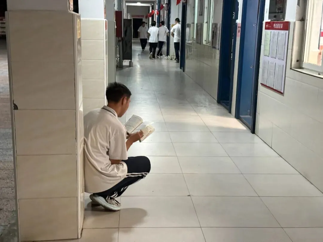 从中考300多分的迷茫到跻身全市全列,高一1班宋子明同学讲述成长故事-第8张图片-四季读书网