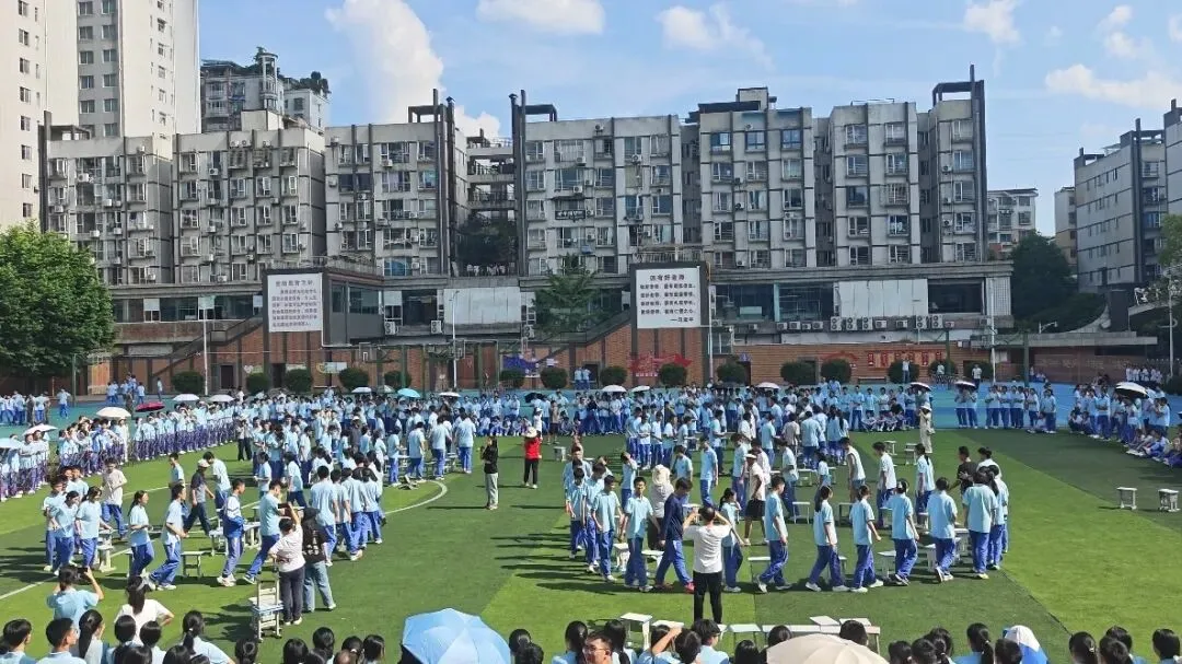 【五色璀璨·橙色悦心】趣味释压,逐梦中考|遵义航天中学九年级趣味运动会暖心落幕!-第43张图片-四季读书网 【五色璀璨·橙色悦心】趣味释压,逐梦中考|遵义航天中学九年级趣味运动会暖心落幕!-第43张图片-四季读书网