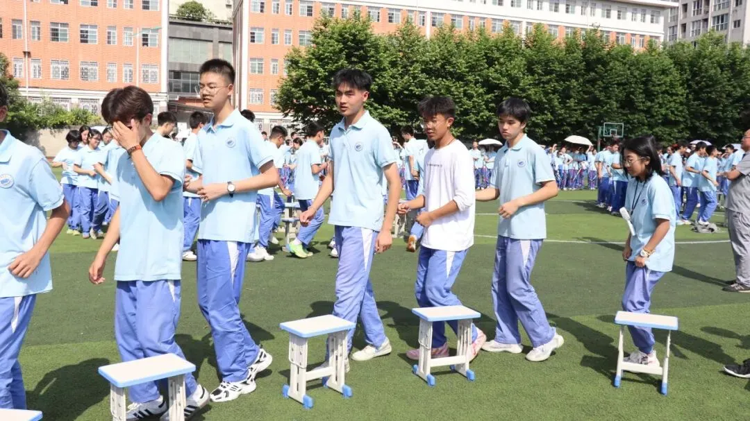 【五色璀璨·橙色悦心】趣味释压,逐梦中考|遵义航天中学九年级趣味运动会暖心落幕!-第47张图片-四季读书网 【五色璀璨·橙色悦心】趣味释压,逐梦中考|遵义航天中学九年级趣味运动会暖心落幕!-第47张图片-四季读书网