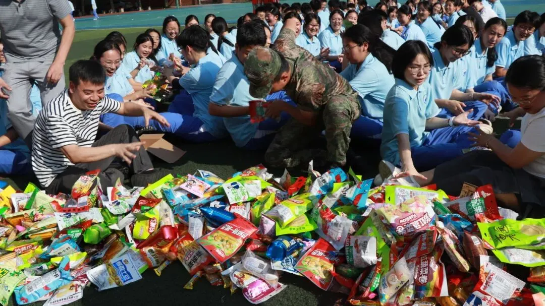 【五色璀璨·橙色悦心】趣味释压,逐梦中考|遵义航天中学九年级趣味运动会暖心落幕!-第78张图片-四季读书网 【五色璀璨·橙色悦心】趣味释压,逐梦中考|遵义航天中学九年级趣味运动会暖心落幕!-第78张图片-四季读书网