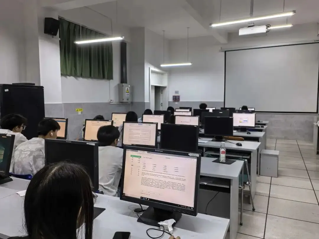 【以练备考】建筑工程学院组织全真模拟考试-第2张图片-四季读书网