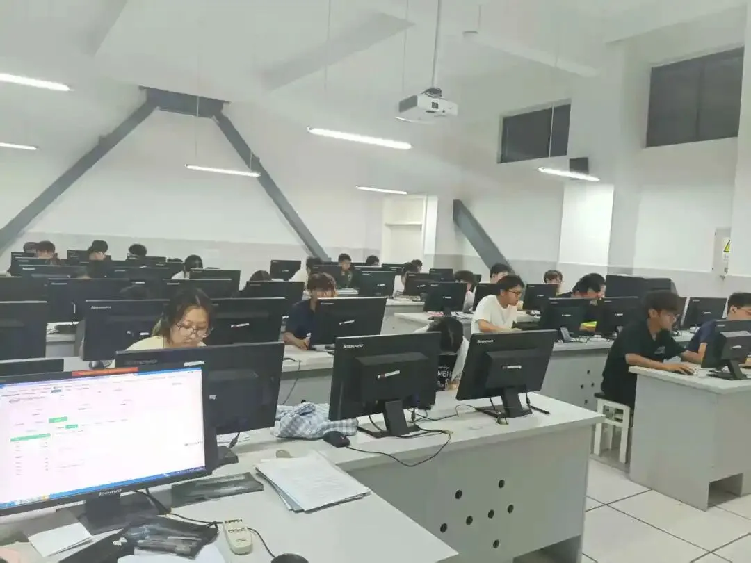 【以练备考】建筑工程学院组织全真模拟考试-第14张图片-四季读书网
