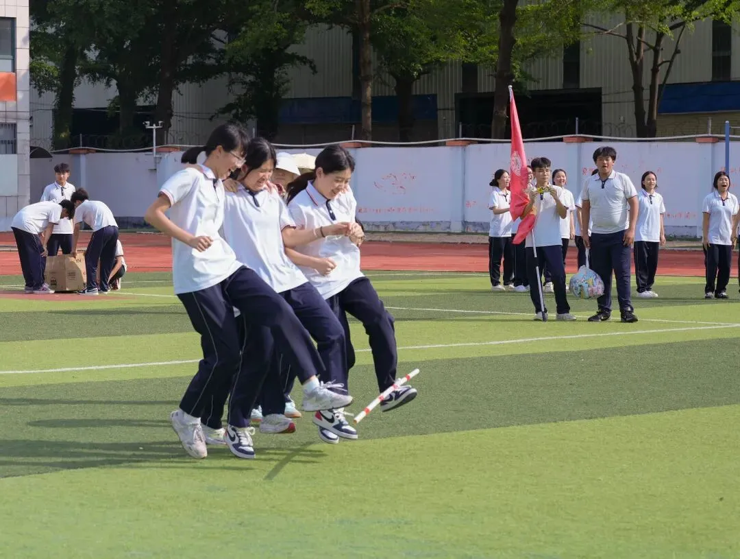 轻装上阵,笑迎中考——肇庆市长田学校九年级中考减压活动-第36张图片-四季读书网