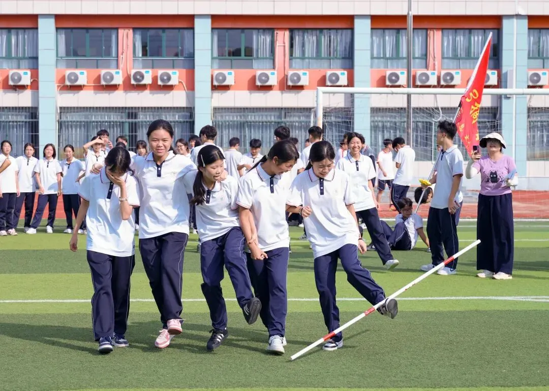 轻装上阵,笑迎中考——肇庆市长田学校九年级中考减压活动-第37张图片-四季读书网