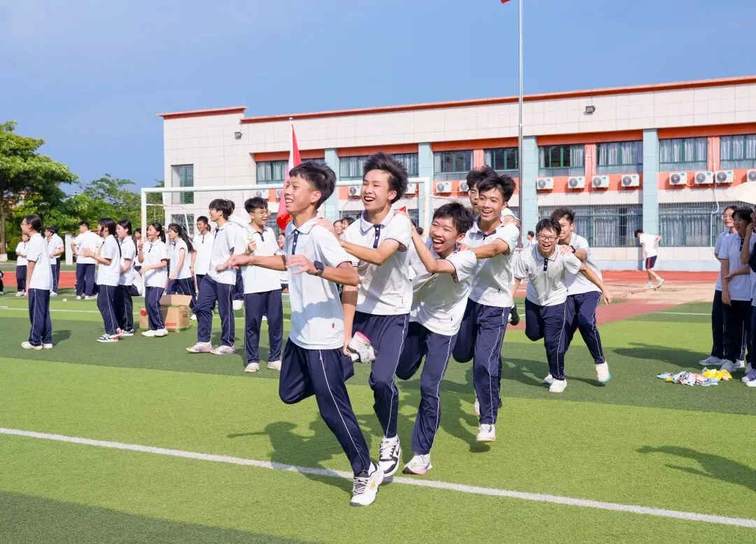 轻装上阵,笑迎中考——肇庆市长田学校九年级中考减压活动-第38张图片-四季读书网