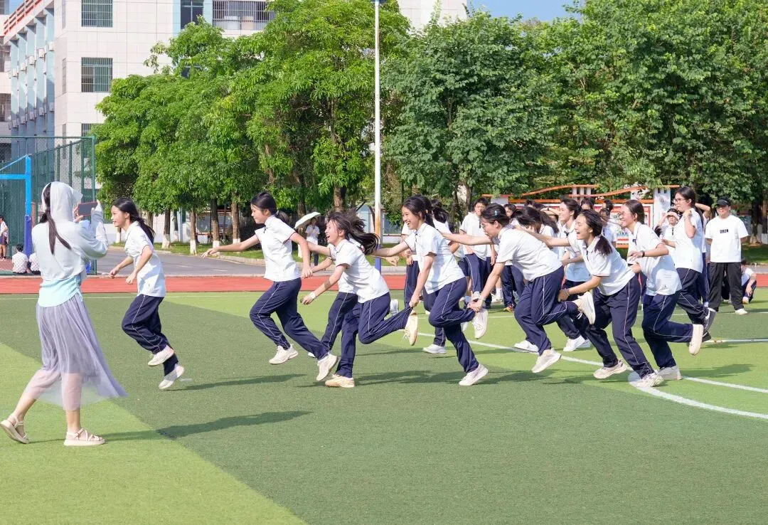 轻装上阵,笑迎中考——肇庆市长田学校九年级中考减压活动-第41张图片-四季读书网