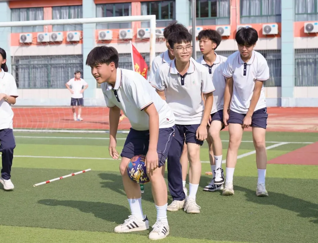 轻装上阵,笑迎中考——肇庆市长田学校九年级中考减压活动-第42张图片-四季读书网