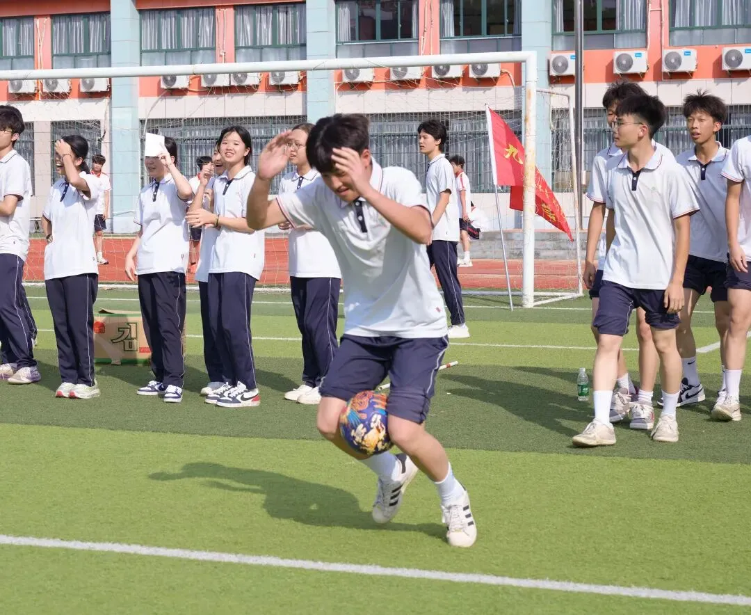 轻装上阵,笑迎中考——肇庆市长田学校九年级中考减压活动-第43张图片-四季读书网