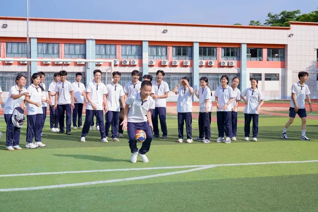 轻装上阵,笑迎中考——肇庆市长田学校九年级中考减压活动-第45张图片-四季读书网
